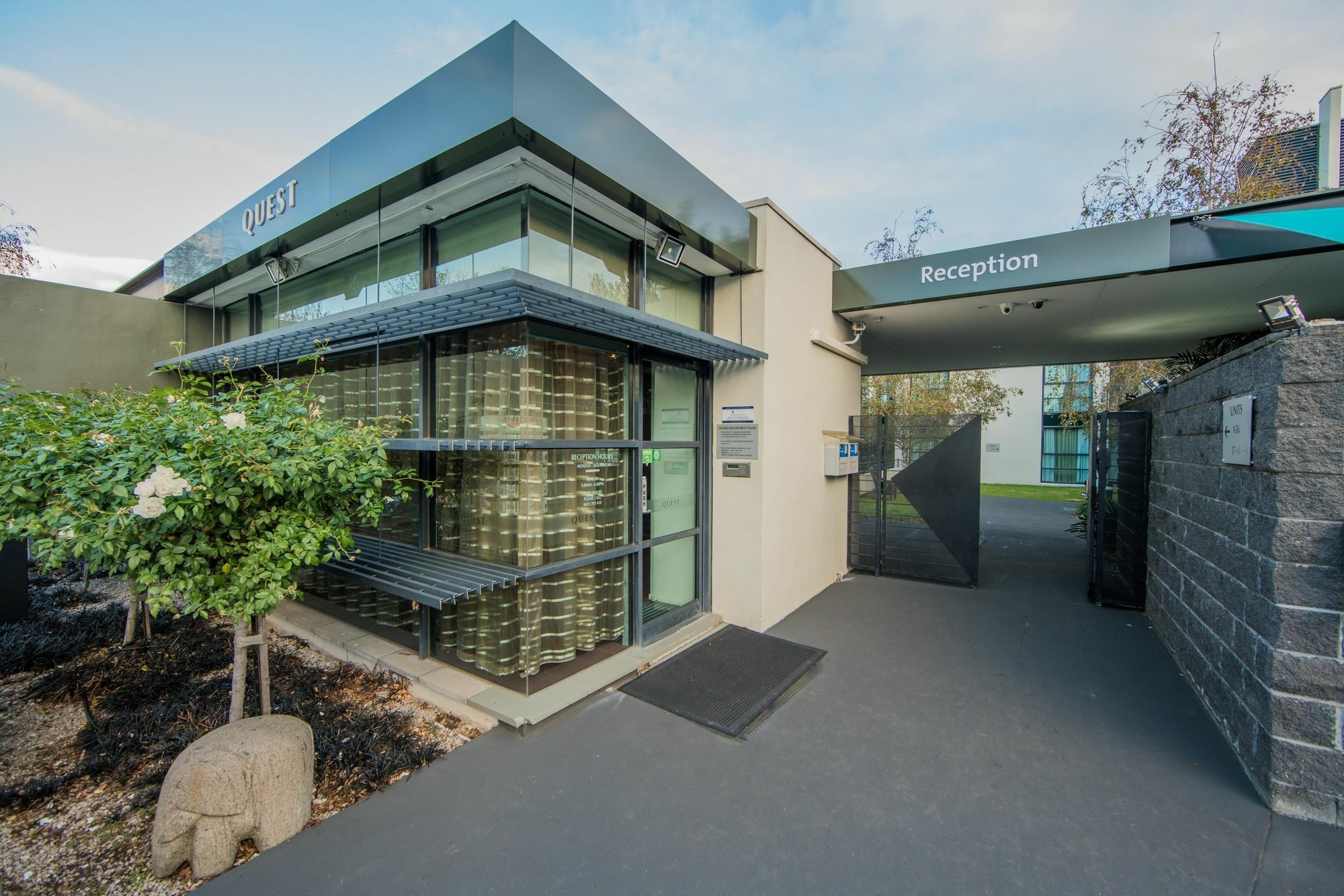 Quest Flemington Aparthotel Melbourne Exterior photo